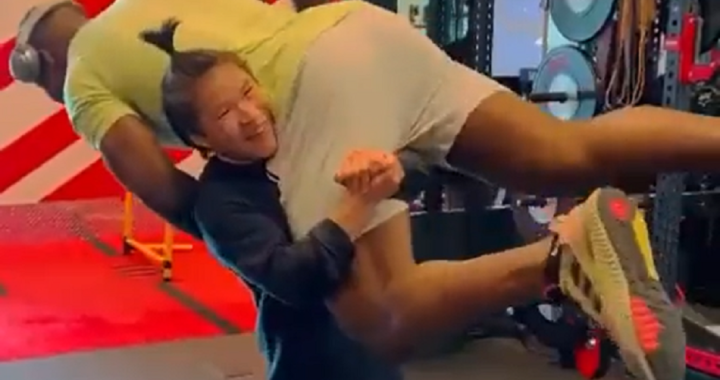 Zhang Weili lifts UFC heavyweight champion Francis Ngannou