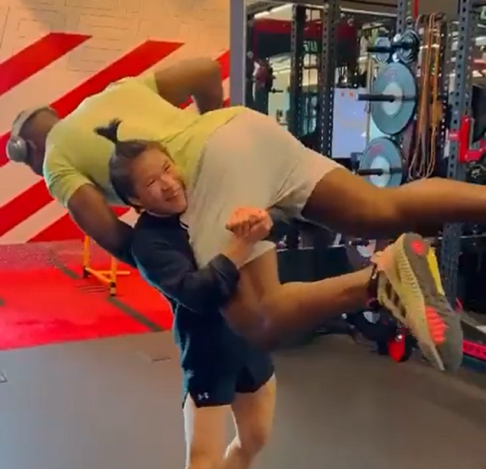 Zhang Weili lifts UFC heavyweight champion Francis Ngannou