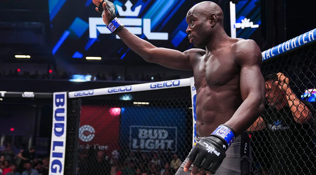 2022 PFL welterweight champion Sadibou Sy spinning wheel kick KO's Shane Mitchell at PFL 6 - Vimarsana News