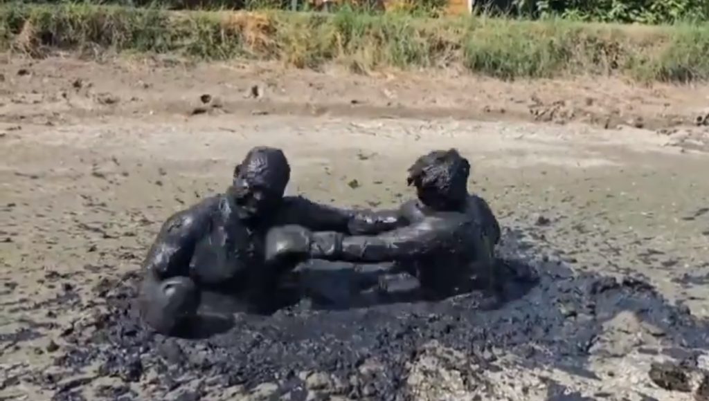mud boxing