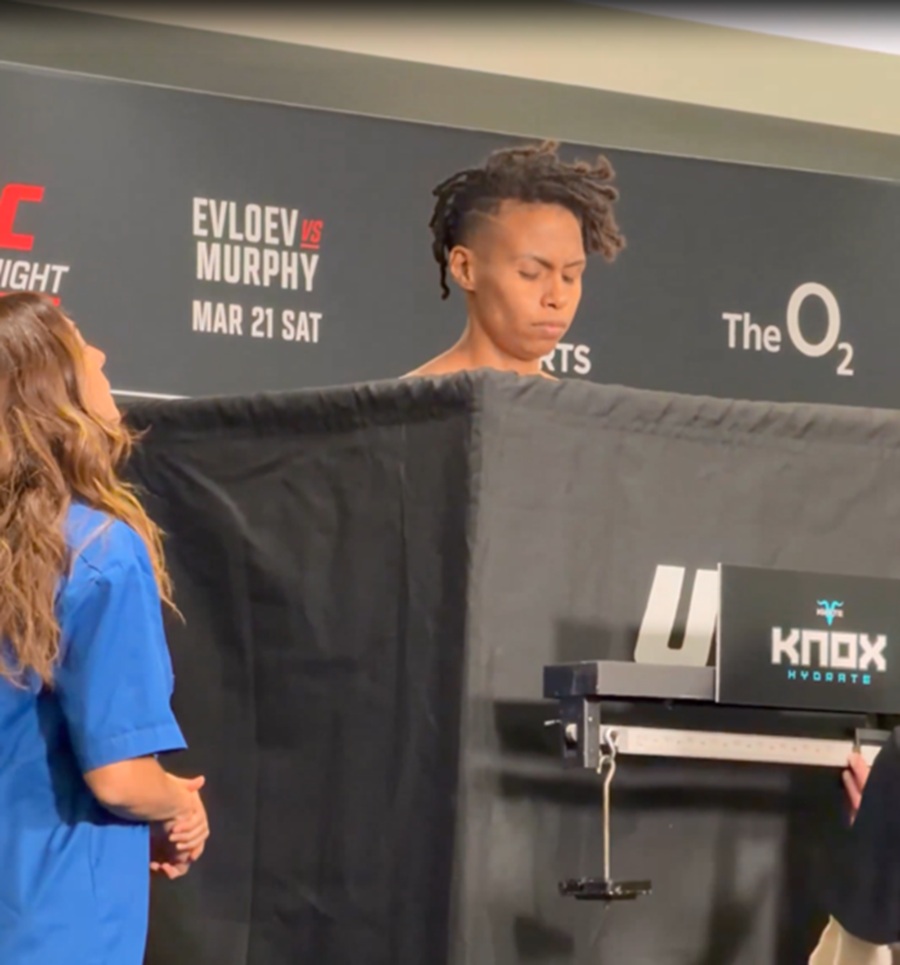 UFC London, Luana Carolina